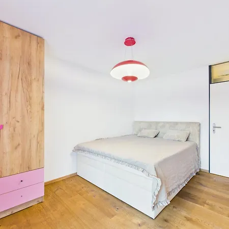 アパート Briger Direkt In Der Stadt ブリーク